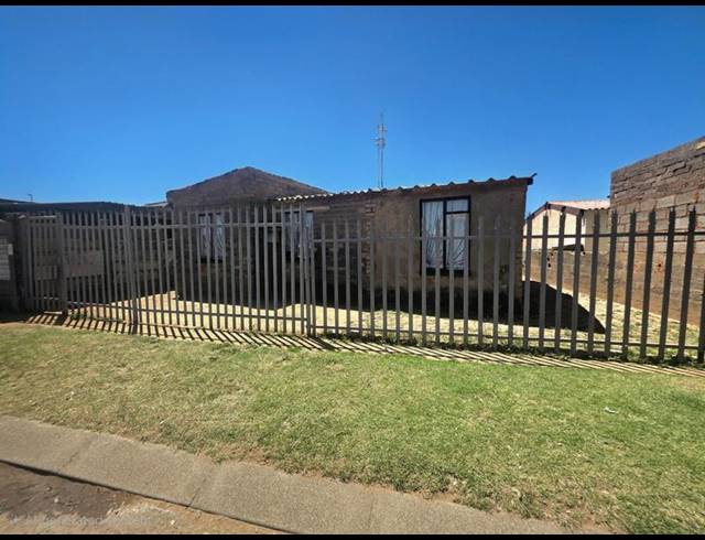 2 BEDROOM HOUSE FOR SALE IN WINDMILL PARK EXT